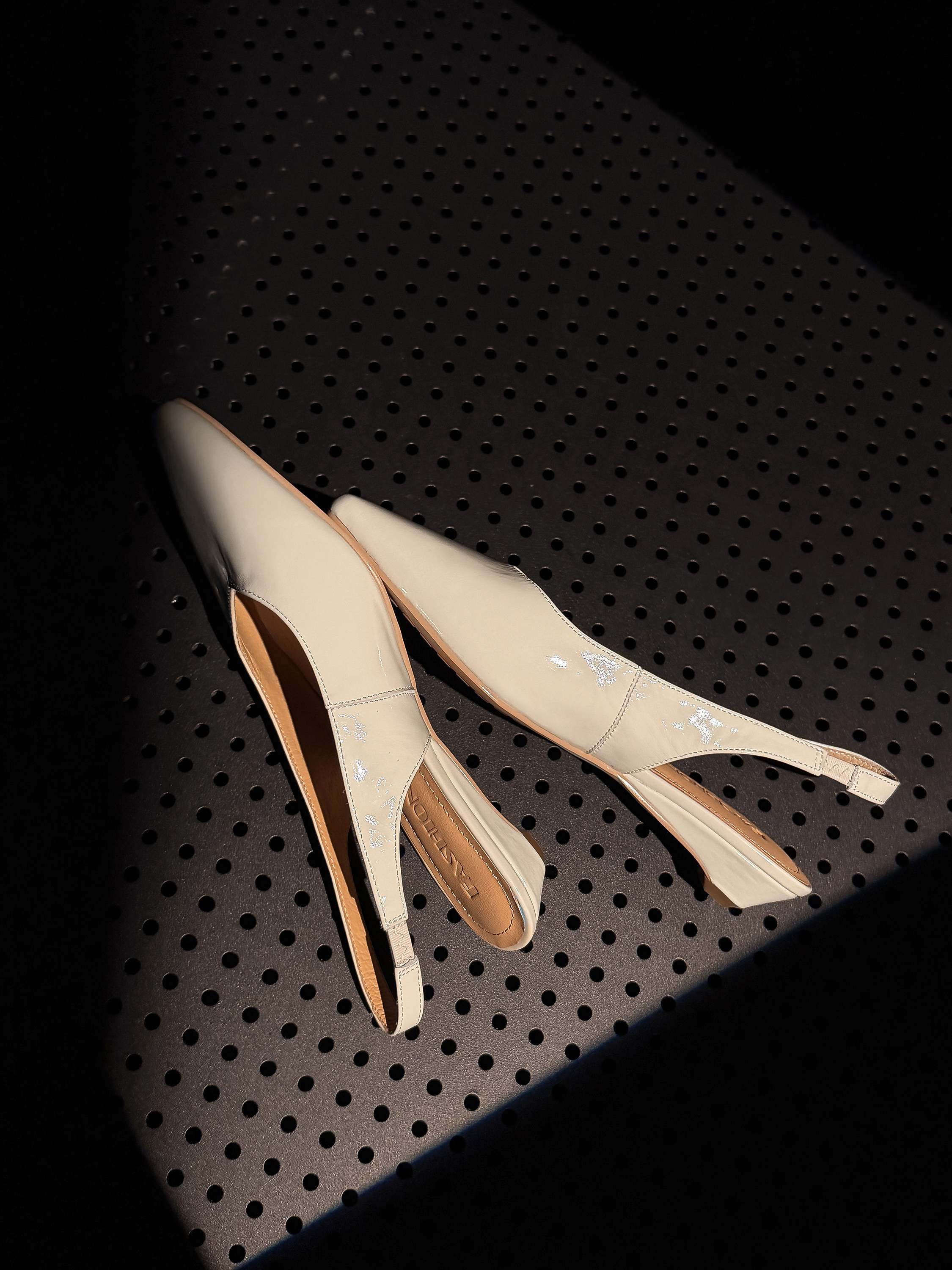 Sapatos de Salto Baixo em Cour - Women Fashion Brand avaliação e preço