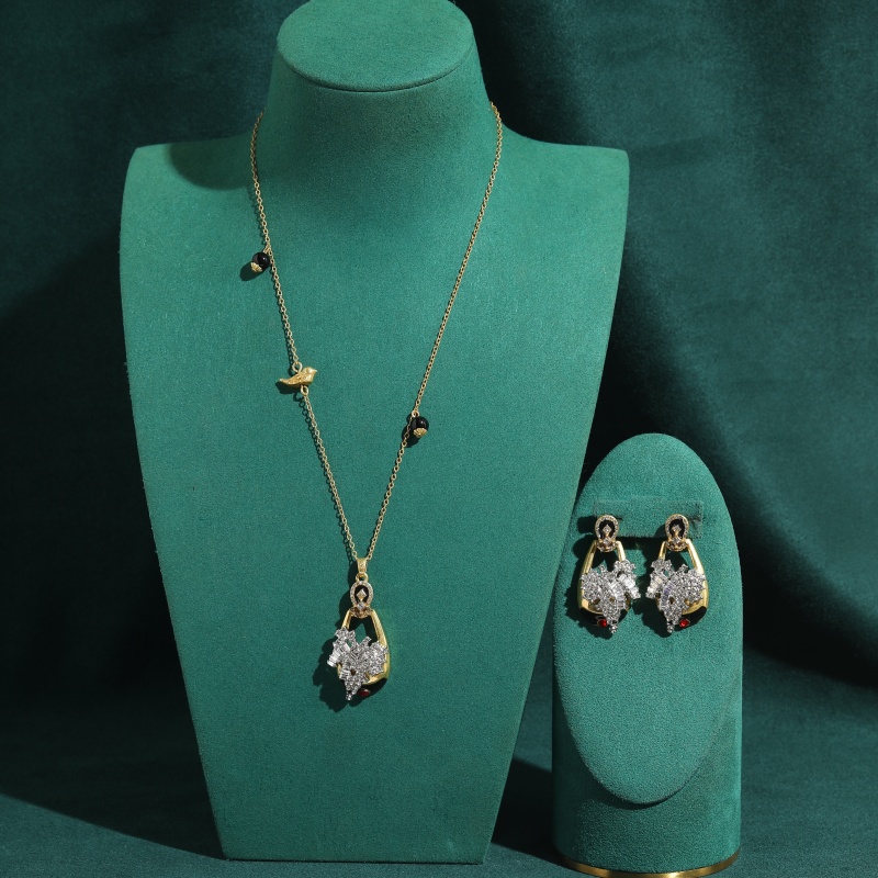 Colar e Brincos Vintage com Ce - Women Fashion Brand avaliação e preço